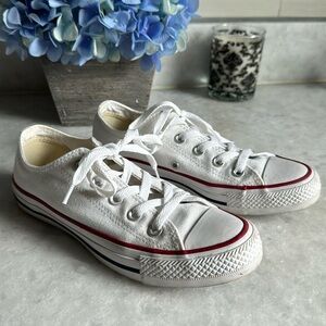 Chuck Taylor® All Star® Low Top Sneaker (Women) size 6